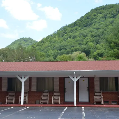 Travelowes Motel - Maggie Valley-3