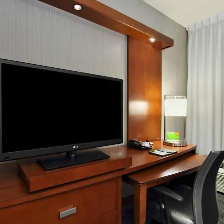 Courtyard By Marriott Victoria-3