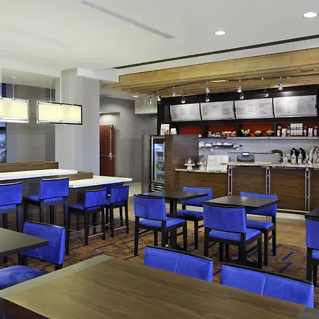 Courtyard By Marriott Victoria-2