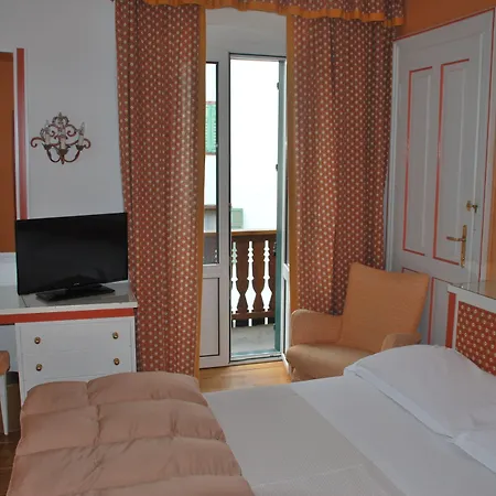 Hotel De La Poste-3