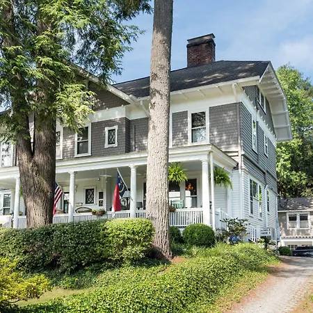 Abbington Green Bed & Breakfast Inn-3