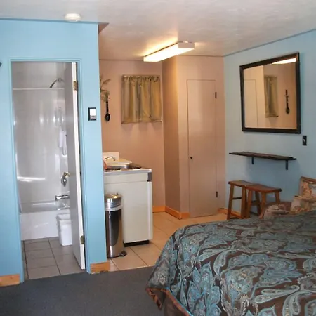 Caboose Motel & Gift Shop-2