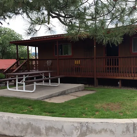 Caboose Motel & Gift Shop-3