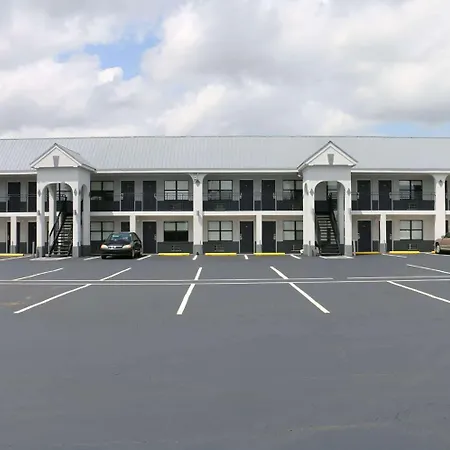 Travelodge By Wyndham Calhoun South I-75-3
