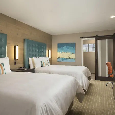 Wave Street Inn-2