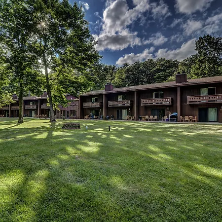 Lake Forest Resort-2