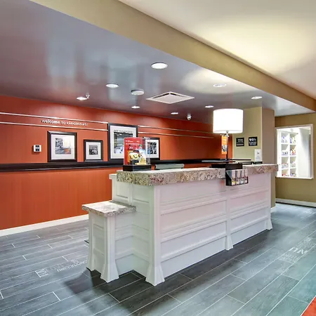 Hampton Inn And Suites Cincinnati - Downtown-2