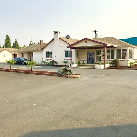 Travelers Inn Motel-3