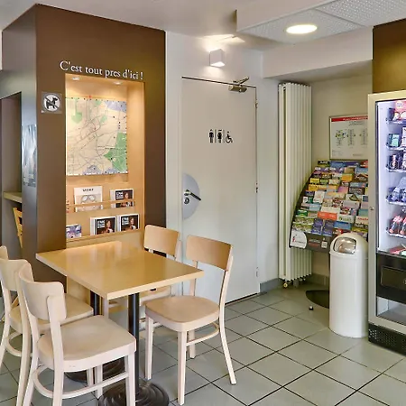 B&B HOTEL Clermont-Ferrand Le Brézet Aéroport-2