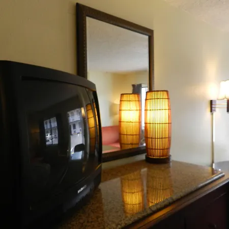 Maple Leaf Inn & Suites-3