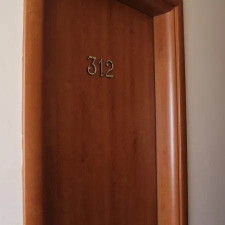 Hotel 106-2