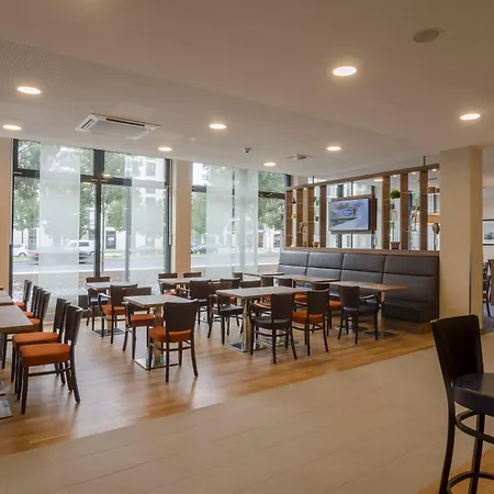 Hampton By Hilton Frankfurt City Centre-3