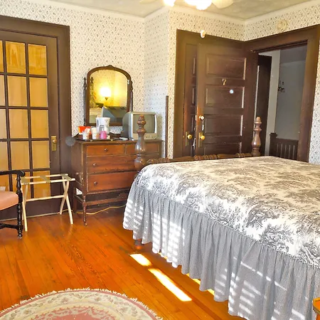 Oakland Cottage Bed And Breakfast-2