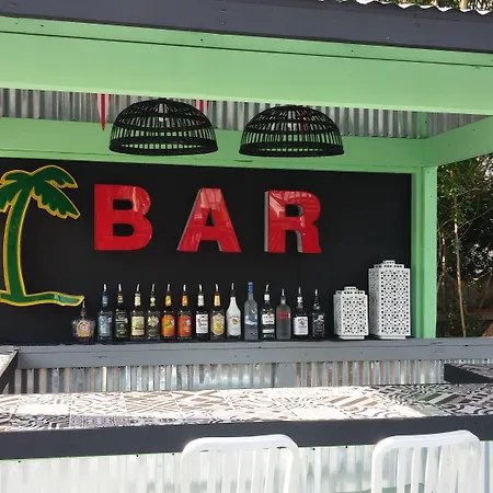 Upper Deck Hotel And Bar - Adults Only-3