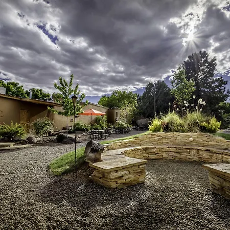 Stone Lizard Lodge-2