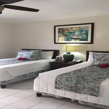 Colony Club Inn & Suites-2
