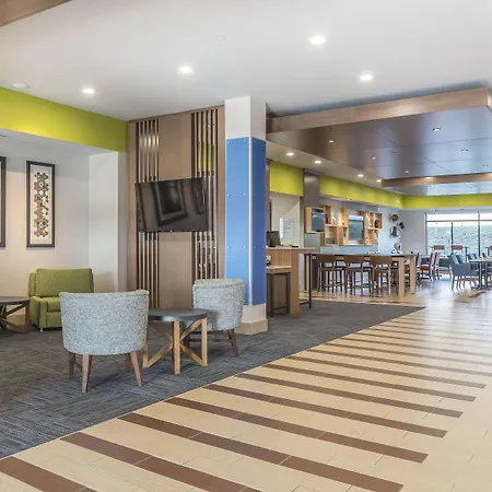 Holiday Inn Express & Suites Clarion By Ihg-2