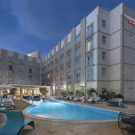 Courtyard By Marriott Nassau Downtown/Junkanoo Beach-3