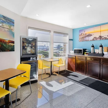 Oceanside Inn & Suites, A Days Inn By Wyndham-3