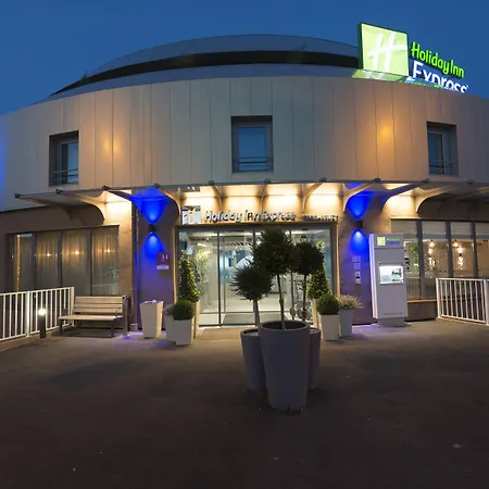 Holiday Inn Express Paris - Velizy By Ihg-3