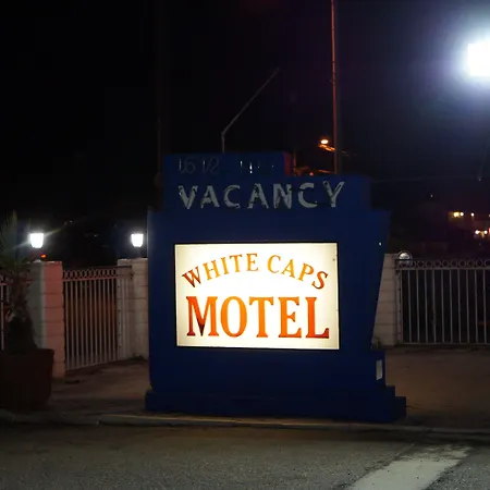 White Caps Motel-3