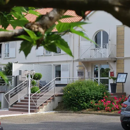 Hotel Le Relais Des Champs-2