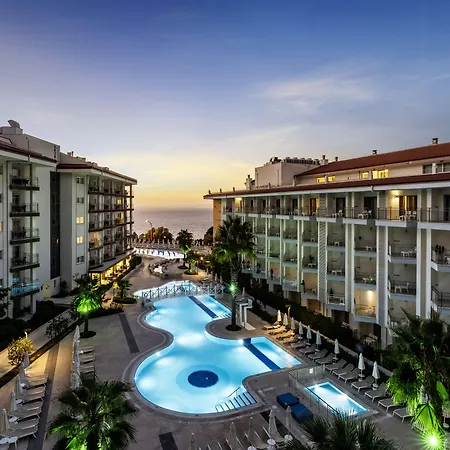 Ramada Hotel & Suites By Wyndham Kusadasi-3