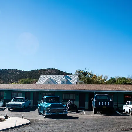 Raton Pass Motor Inn-2