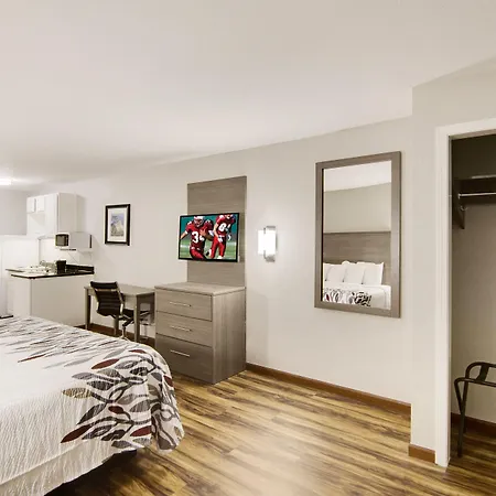 Red Roof Inn & Suites Pensacola-Nas Corry-3