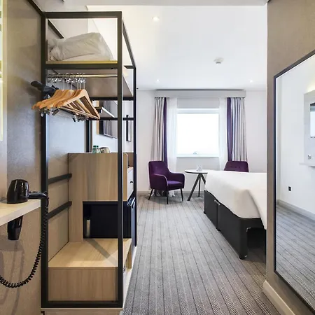 Premier Inn Dubai International Airport - An Emirates Group Company-2