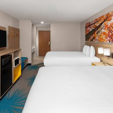 Days Inn By Wyndham Eagle River-3