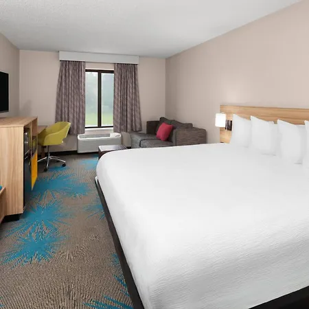 Days Inn By Wyndham Eagle River-2