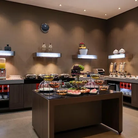 Hampton By Hilton Cartagena-3