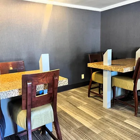 Baymont By Wyndham Meridian-3