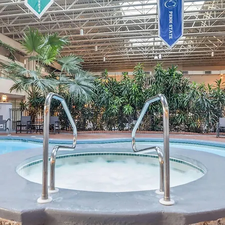 Ramada By Wyndham State College Hotel & Conference Center-2