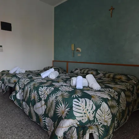 Hotel Diamante 5 minuti dalla fiera di rimini CON PARCHEGGIO INCLUSO-3