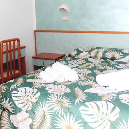 Hotel Diamante 5 minuti dalla fiera di rimini CON PARCHEGGIO INCLUSO-2