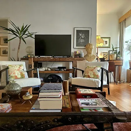Marina Lounge Home-3