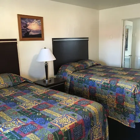 Deluxe Inn Of Roswell-2