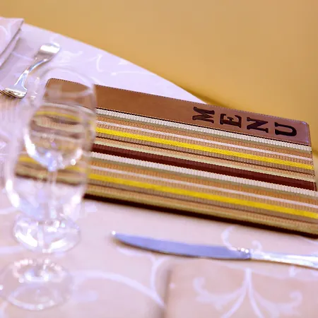 Logis Hôtel Restaurant de la Paix-3