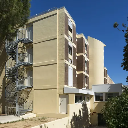 Opéralia Hôtel les Pins-3