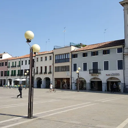 Venice Garden Apartments-2