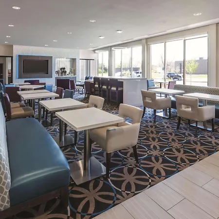 La Quinta By Wyndham Terre Haute-3
