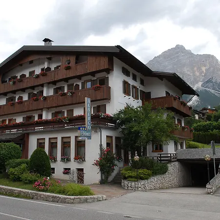 Hotel Albergo Dolomiti-3