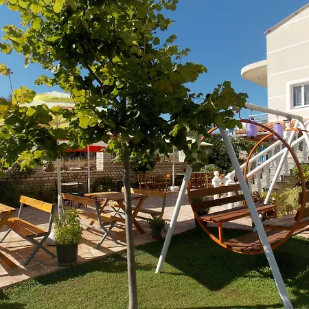 Hotel Chris-2