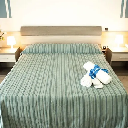 Perla Hotel E Garden - Free Parking And Pool - Open Area With Beautiful View Of The Landscape-2