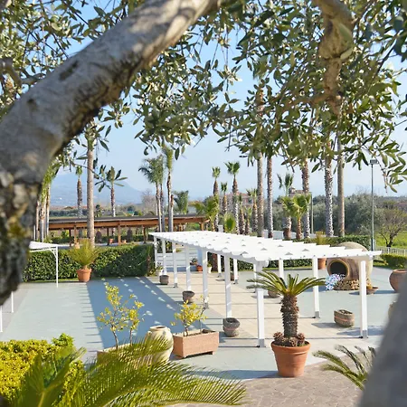 Perla Hotel E Garden - Free Parking And Pool - Open Area With Beautiful View Of The Landscape-3