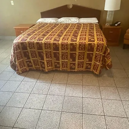 Budgetel Inn And Suites - Louisville-3