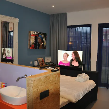Hotel Rauw aan de Kade-2