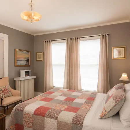 Ringling House Bed & Breakfast-2